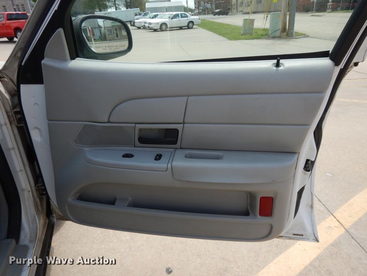 image for item DE5586 2003 Ford Crown Victoria Police Interceptor