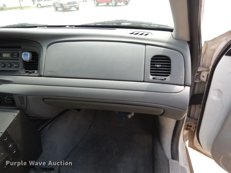 image for item DE5586 2003 Ford Crown Victoria Police Interceptor