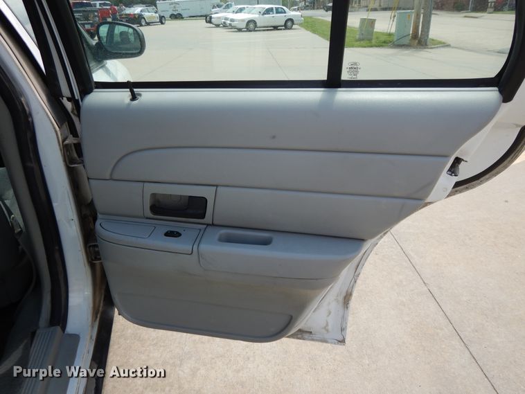 image for item DE5586 2003 Ford Crown Victoria Police Interceptor