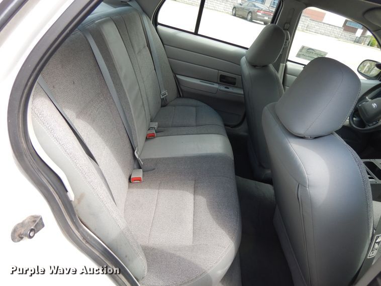 image for item DE5586 2003 Ford Crown Victoria Police Interceptor