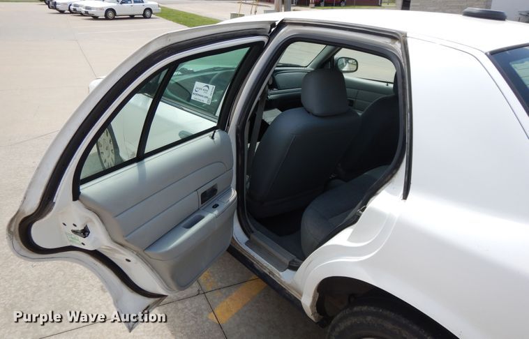 image for item DE5586 2003 Ford Crown Victoria Police Interceptor