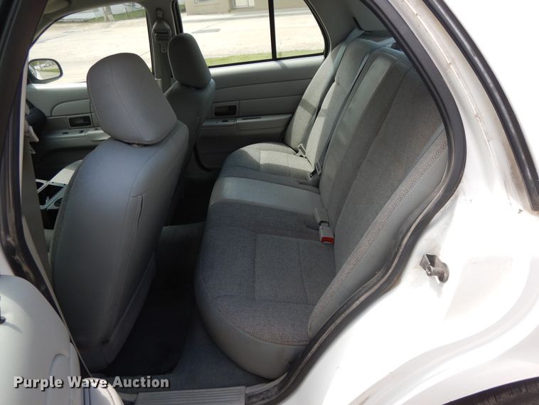 image for item DE5586 2003 Ford Crown Victoria Police Interceptor