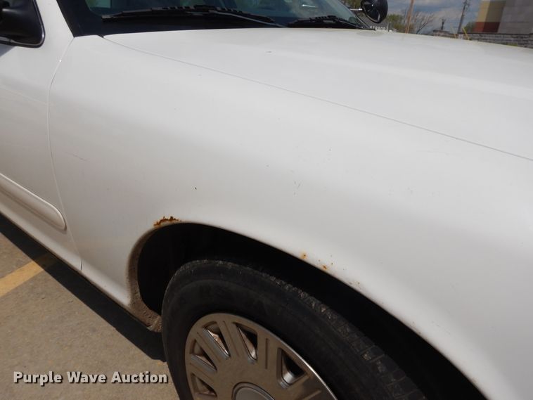 image for item DE5586 2003 Ford Crown Victoria Police Interceptor