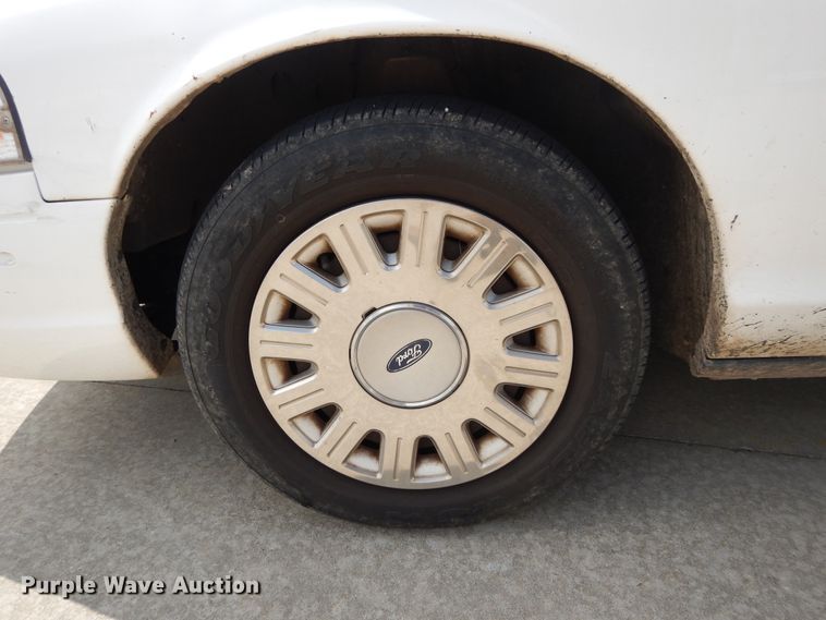 image for item DE5586 2003 Ford Crown Victoria Police Interceptor