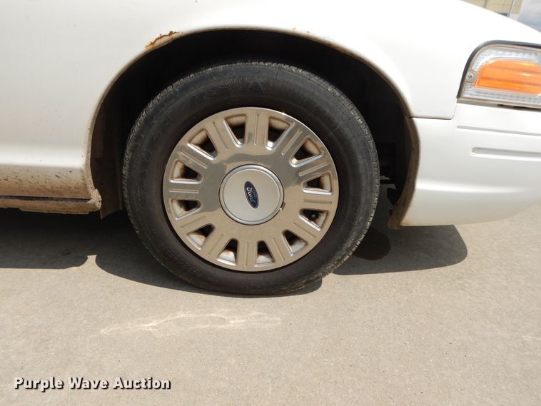 image for item DE5586 2003 Ford Crown Victoria Police Interceptor