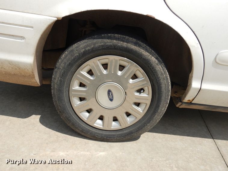 image for item DE5586 2003 Ford Crown Victoria Police Interceptor