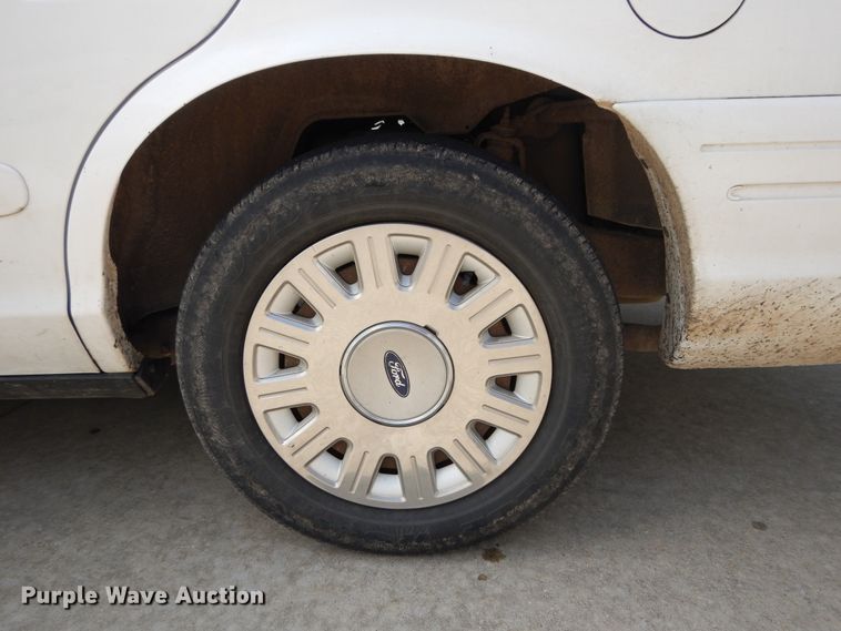 image for item DE5586 2003 Ford Crown Victoria Police Interceptor