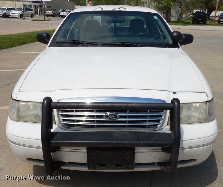 image for item DE5587 2004 Ford Crown Victoria Police Interceptor