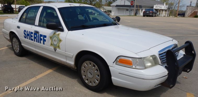 image for item DE5587 2004 Ford Crown Victoria Police Interceptor