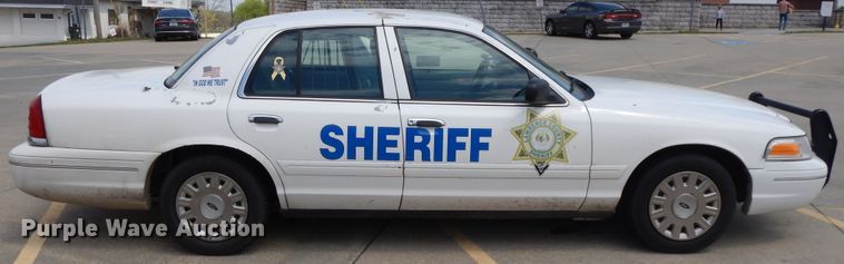 image for item DE5587 2004 Ford Crown Victoria Police Interceptor
