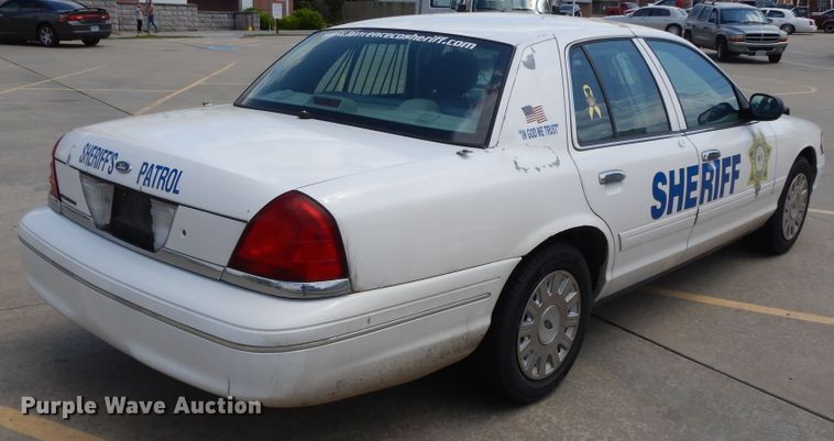 image for item DE5587 2004 Ford Crown Victoria Police Interceptor
