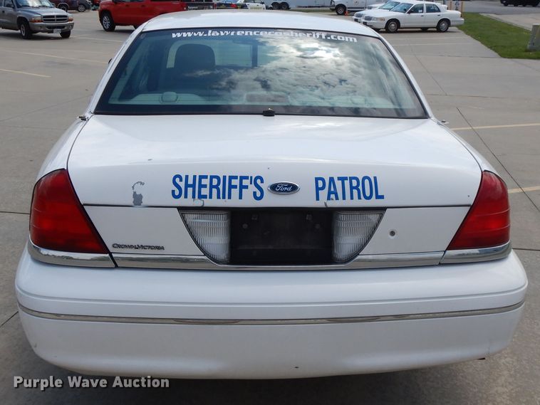 image for item DE5587 2004 Ford Crown Victoria Police Interceptor