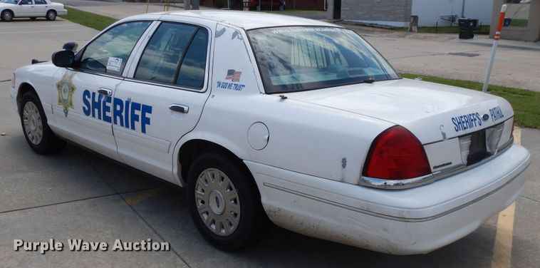 image for item DE5587 2004 Ford Crown Victoria Police Interceptor