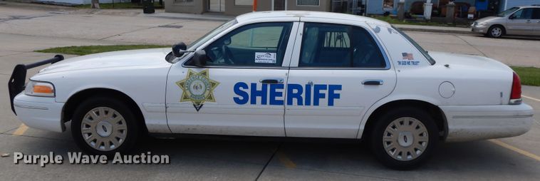 image for item DE5587 2004 Ford Crown Victoria Police Interceptor