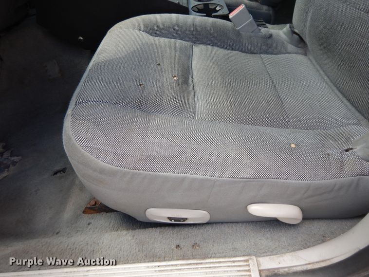 image for item DE5587 2004 Ford Crown Victoria Police Interceptor