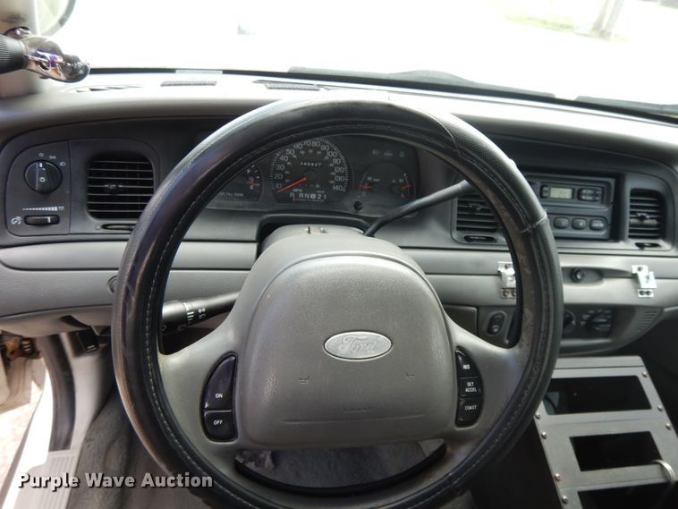 image for item DE5587 2004 Ford Crown Victoria Police Interceptor