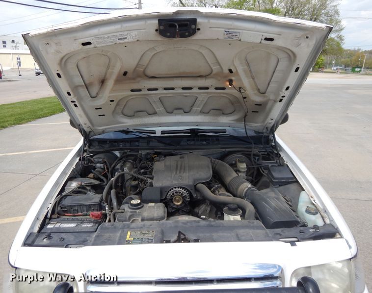 image for item DE5587 2004 Ford Crown Victoria Police Interceptor