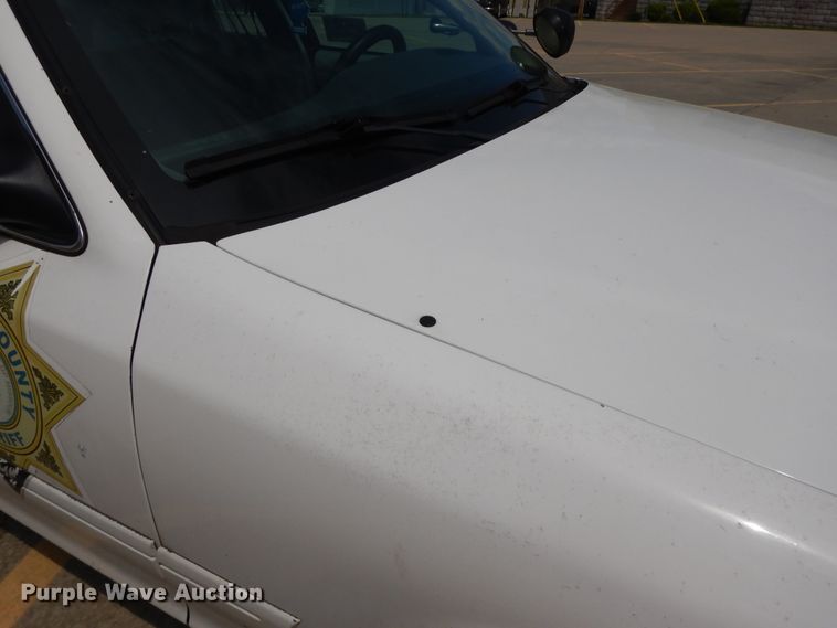 image for item DE5587 2004 Ford Crown Victoria Police Interceptor