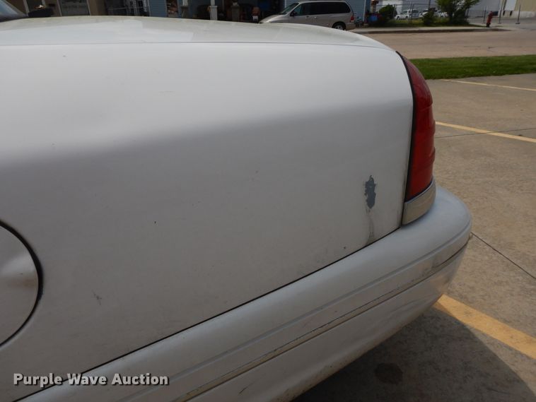 image for item DE5587 2004 Ford Crown Victoria Police Interceptor