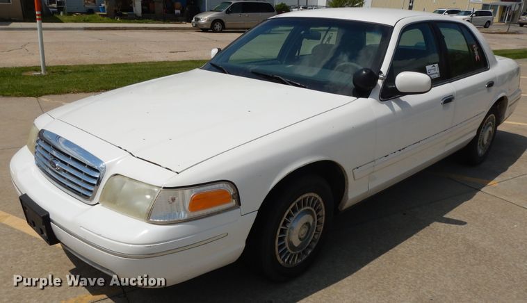 image for item DE5588 1999 Ford Crown Victoria Police Interceptor