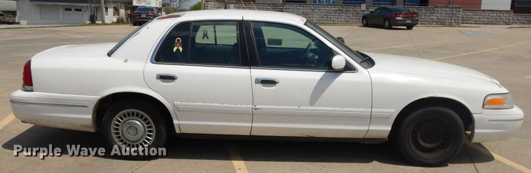 image for item DE5588 1999 Ford Crown Victoria Police Interceptor