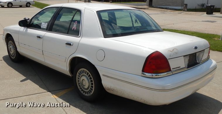 image for item DE5588 1999 Ford Crown Victoria Police Interceptor