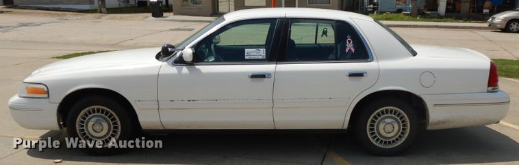 image for item DE5588 1999 Ford Crown Victoria Police Interceptor