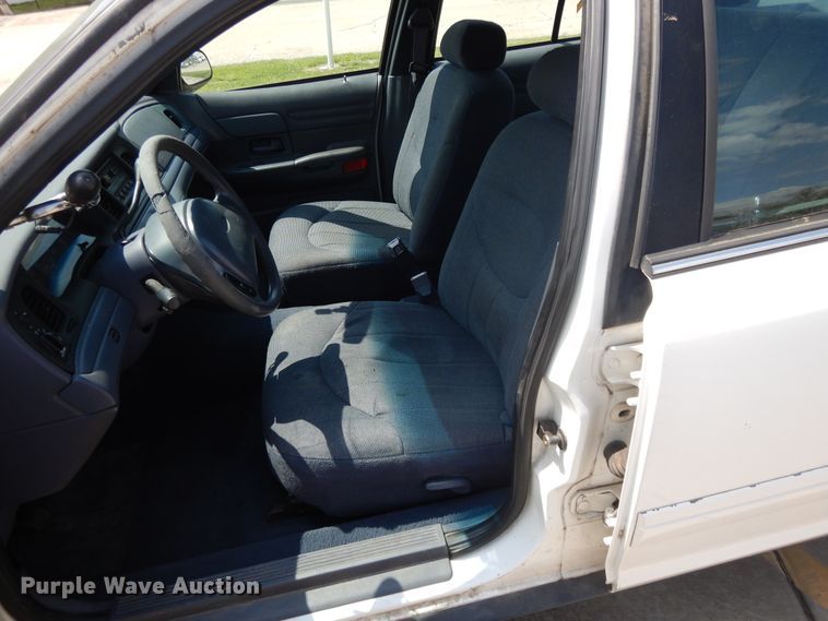 image for item DE5588 1999 Ford Crown Victoria Police Interceptor