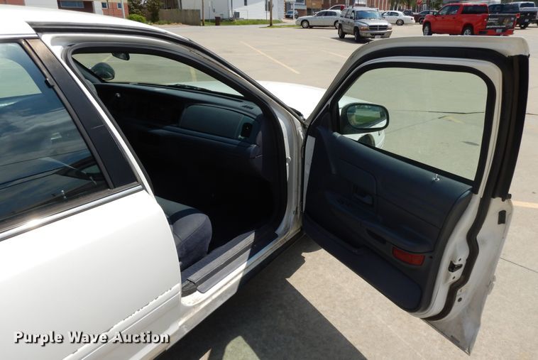 image for item DE5588 1999 Ford Crown Victoria Police Interceptor