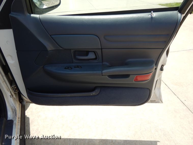 image for item DE5588 1999 Ford Crown Victoria Police Interceptor