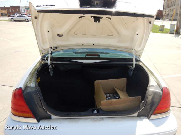 image for item DE5588 1999 Ford Crown Victoria Police Interceptor