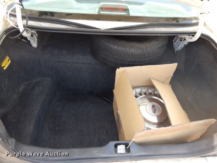 image for item DE5588 1999 Ford Crown Victoria Police Interceptor