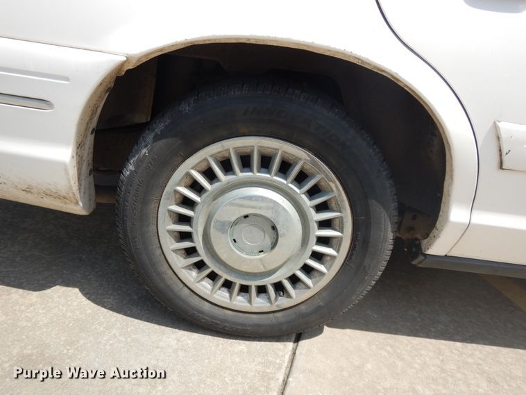 image for item DE5588 1999 Ford Crown Victoria Police Interceptor