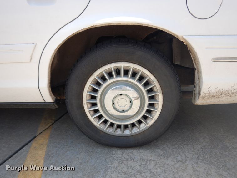 image for item DE5588 1999 Ford Crown Victoria Police Interceptor