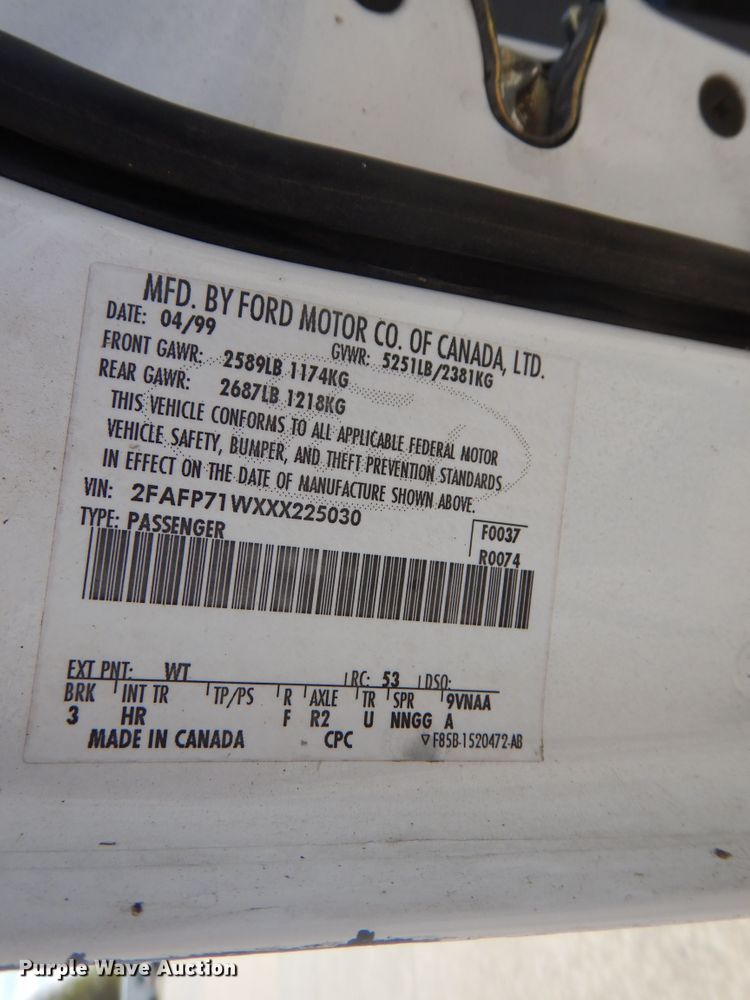 image for item DE5588 1999 Ford Crown Victoria Police Interceptor