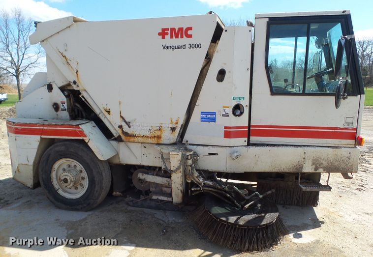 image for item DF0833 1986 FMC Vanguard 3000 street sweeper