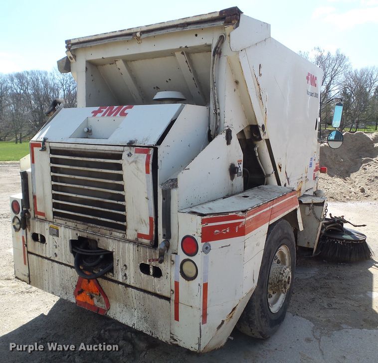 image for item DF0833 1986 FMC Vanguard 3000 street sweeper