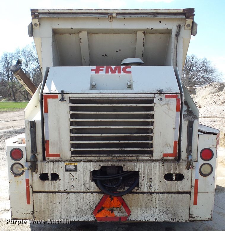 image for item DF0833 1986 FMC Vanguard 3000 street sweeper