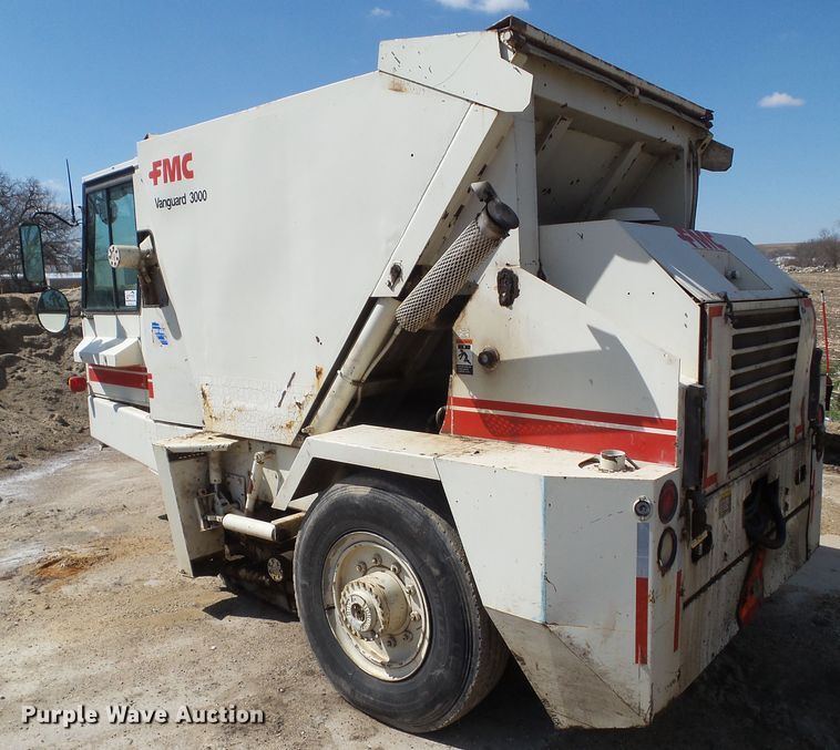 image for item DF0833 1986 FMC Vanguard 3000 street sweeper