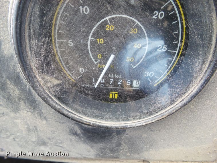 image for item DF0833 1986 FMC Vanguard 3000 street sweeper