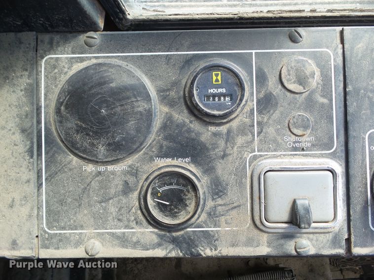 image for item DF0833 1986 FMC Vanguard 3000 street sweeper