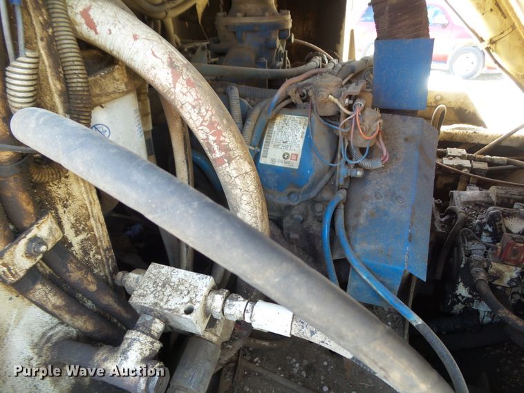 image for item DF0833 1986 FMC Vanguard 3000 street sweeper