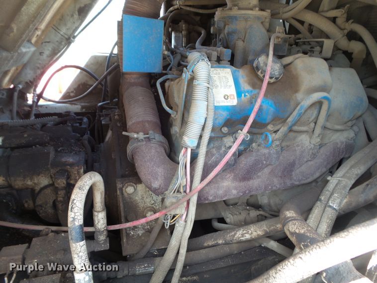 image for item DF0833 1986 FMC Vanguard 3000 street sweeper