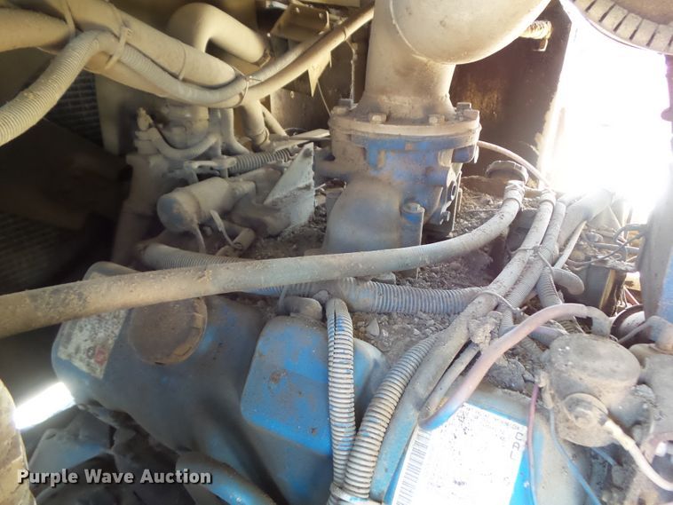 image for item DF0833 1986 FMC Vanguard 3000 street sweeper