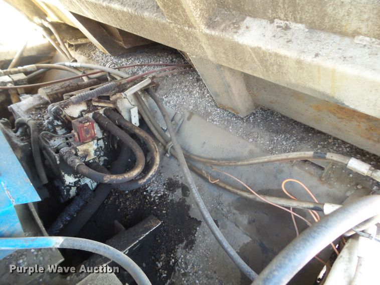 image for item DF0833 1986 FMC Vanguard 3000 street sweeper