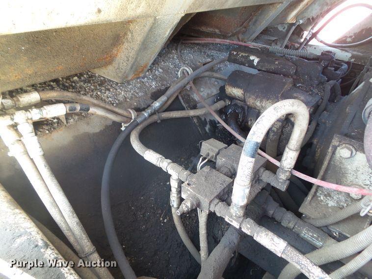 image for item DF0833 1986 FMC Vanguard 3000 street sweeper