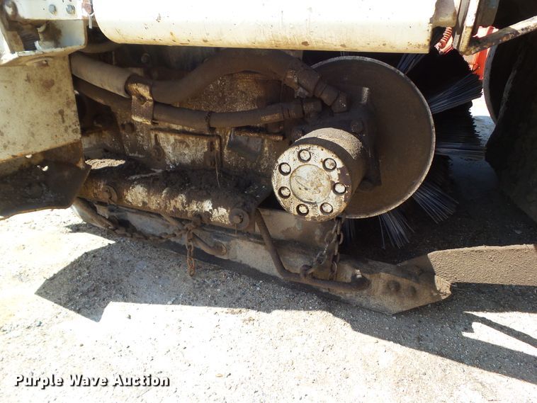 image for item DF0833 1986 FMC Vanguard 3000 street sweeper