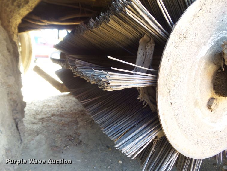 image for item DF0833 1986 FMC Vanguard 3000 street sweeper