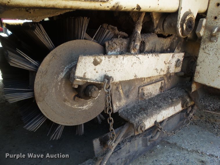 image for item DF0833 1986 FMC Vanguard 3000 street sweeper