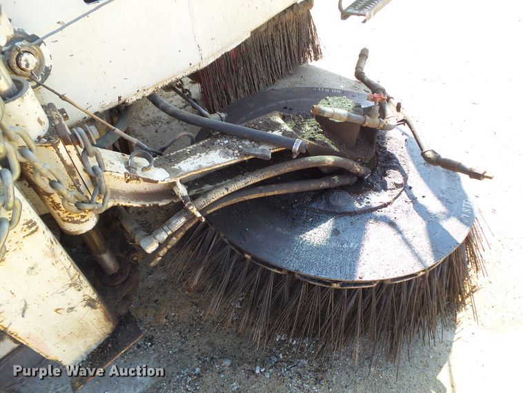 image for item DF0833 1986 FMC Vanguard 3000 street sweeper